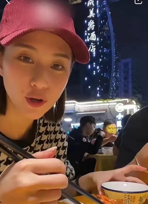 吃瓜娱乐主播消息怎么看,揭秘娱乐圈热点背后的真相